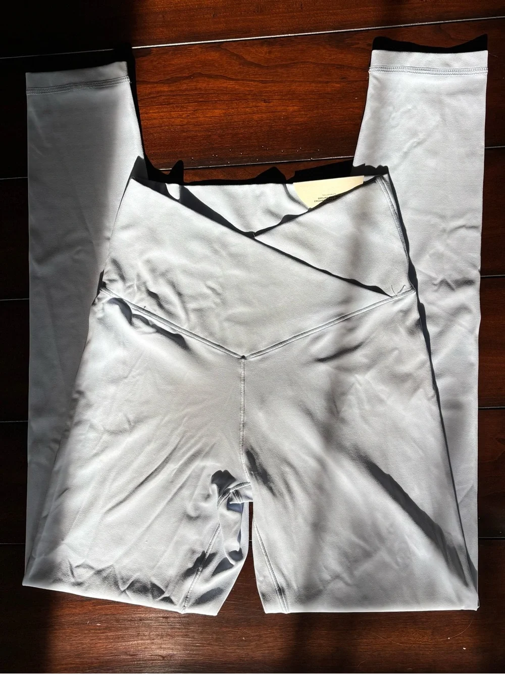 NEW WITH TAG • OFFLINE By Aerie Real Me High Waisted Crossover Legging - Picture 4 of 6